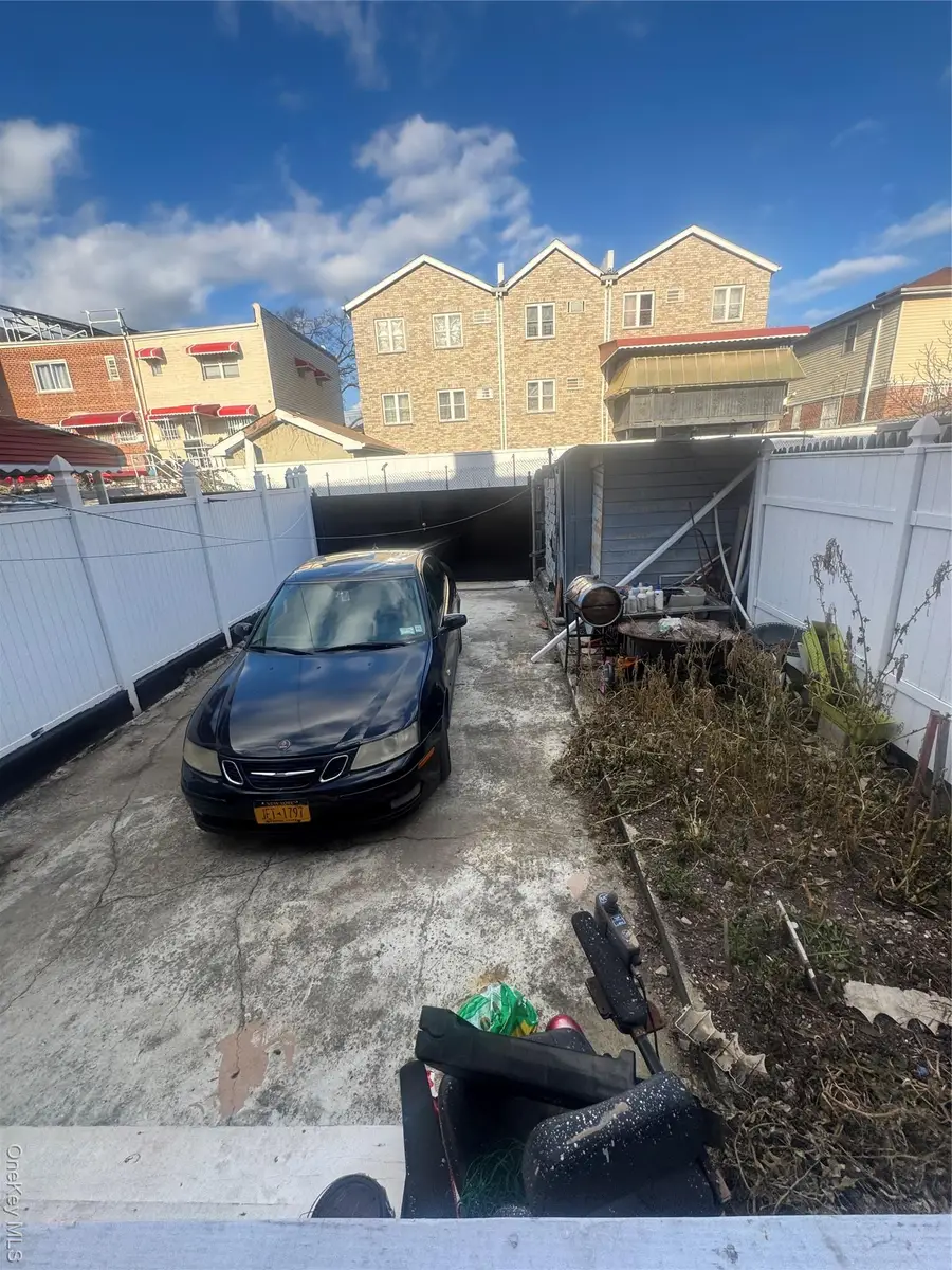 933 E 221st Street, Bronx, NY 10469 - Image #3