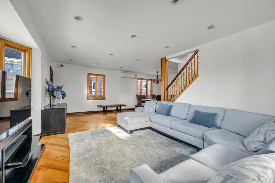 6954 180th Street, Fresh Meadows, NY 11365 - Image #3