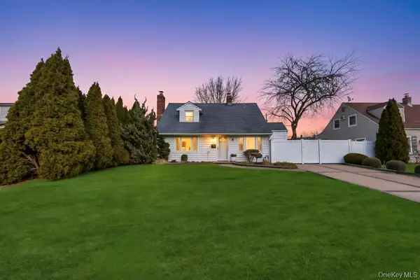 23 Haven Lane, Levittown, NY 11756