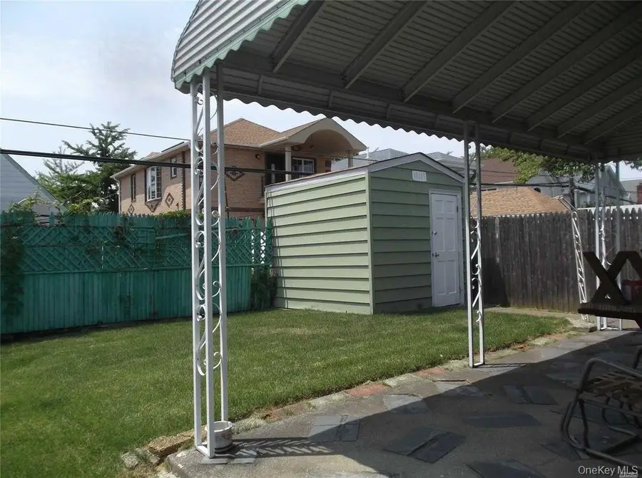 81-46 266 St, Glen Oaks, NY 11004 - Image #2