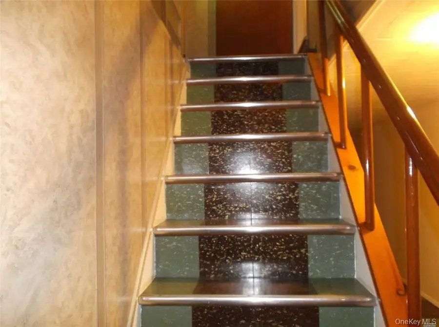 81-46 266 St, Glen Oaks, NY 11004 - Image #3