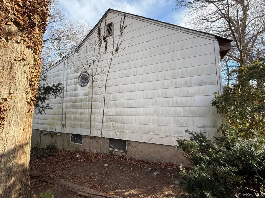 33 Roxbury Street, Huntington Station, NY 11746 - Image #3