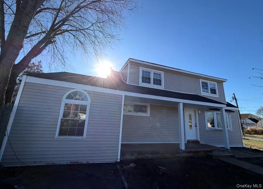 152 Gracie Drive, North Babylon, NY 11703 - Image #2