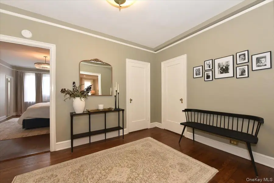 8 Barstow #6-D, Great Neck, NY 11021 - Image #3