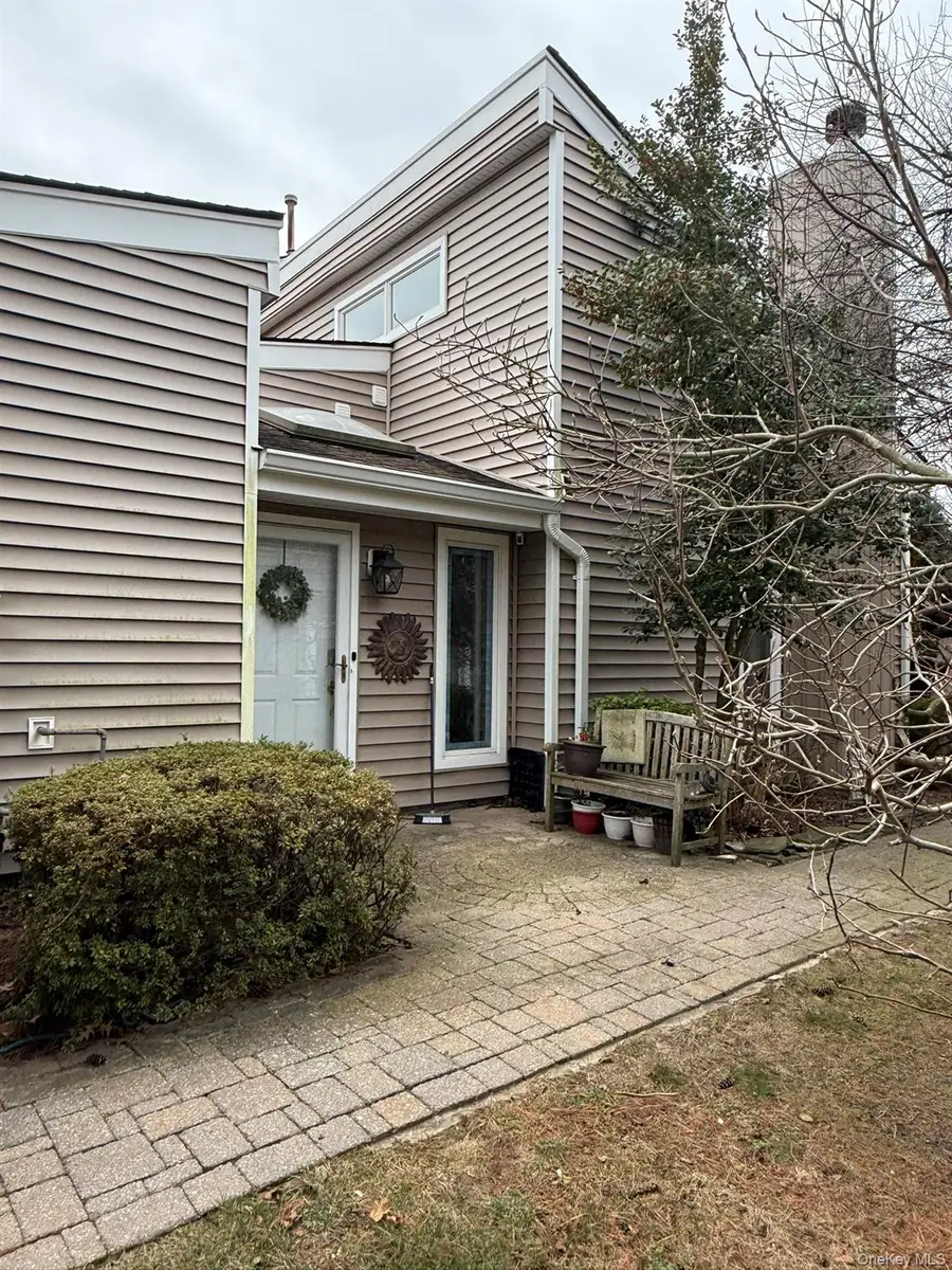 84 Kristin Lane, Hauppauge, NY 11788 - Image #2