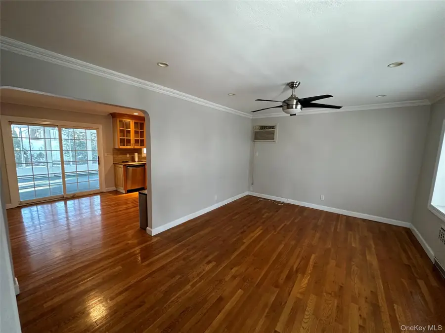 75 Cornwell Avenue, Williston Park, NY 11596 - Image #2