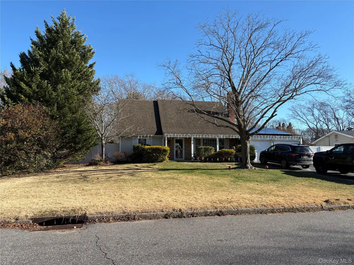 5 Wintergreen Drive, Coram, NY 11727 - Image #1