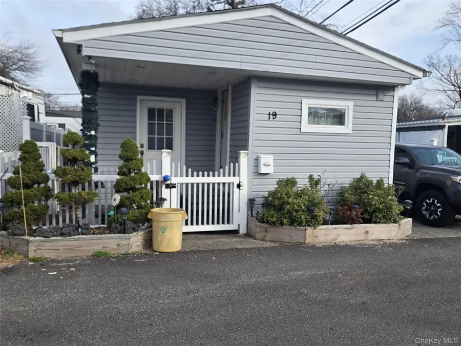 19 Mobile, Bay Shore, NY 11706 - Image #2