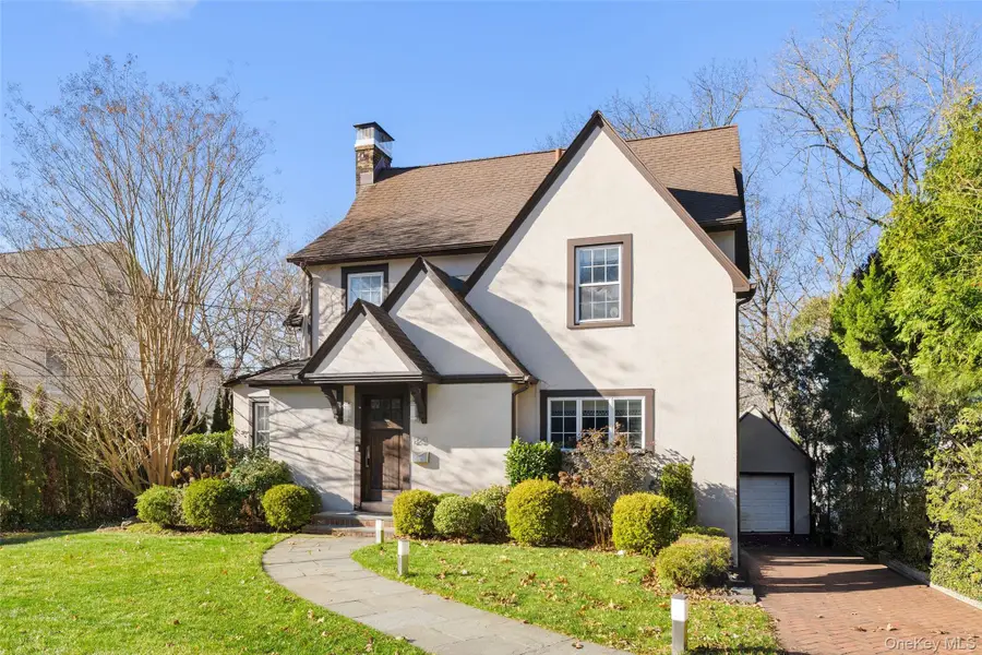 29 Dobbs Terrace, Scarsdale, NY 10583 - Image #2