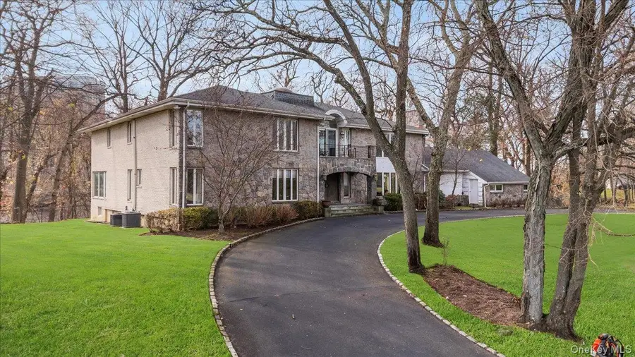 22 Lake Road, Great Neck, NY 11020 - Image #2