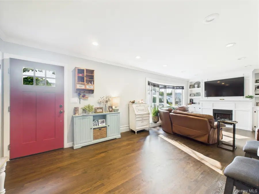 554 S 8th Street, Lindenhurst, NY 11757 - Image #3