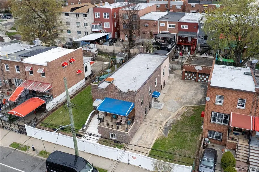 1021 E 213th Street, Bronx, NY 10469 - Image #2