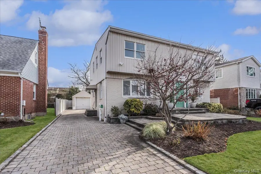 175 Primrose Drive, North New Hyde Park, NY 11040 - Image #2