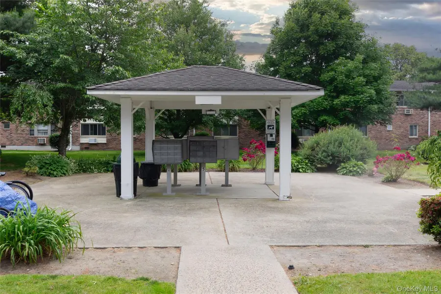 2449 F Union Boulevard #9B, Islip, NY 11751 - Image #2