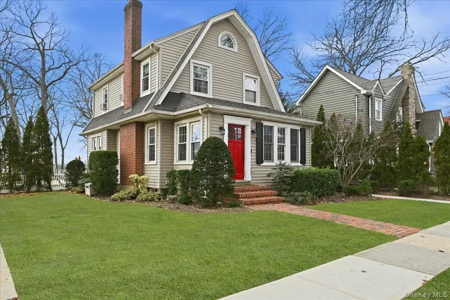 70 Larch Avenue, Floral Park, NY 11001 - Image #2