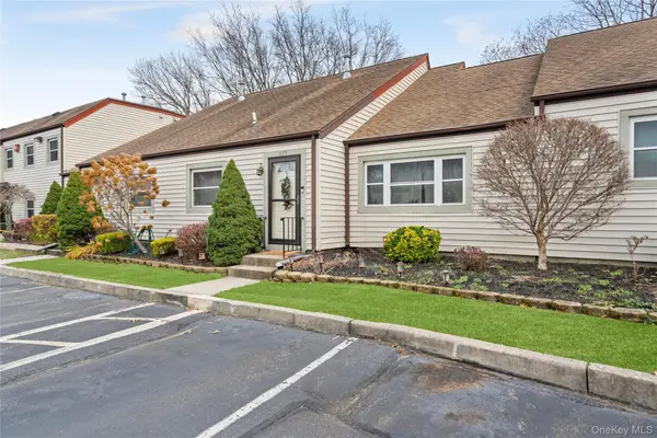 617 Lake Court #617, Middle Island, NY 11953