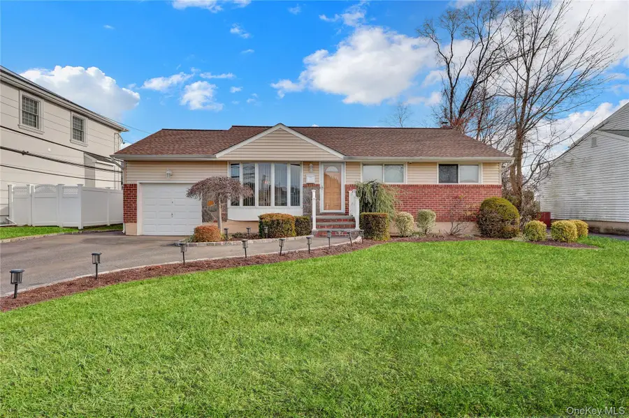 46 Kalda Lane, Plainview, NY 11803 - Image #2