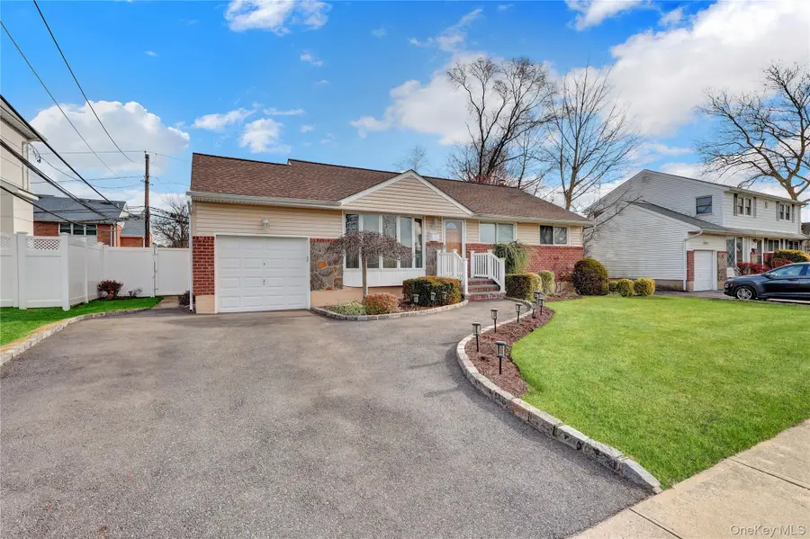 46 Kalda Lane, Plainview, NY 11803 - Image #3