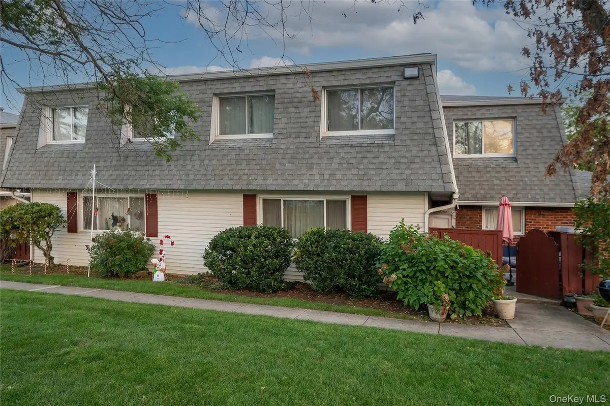 288 Feller Drive, Central Islip, NY 11722 - Image #1