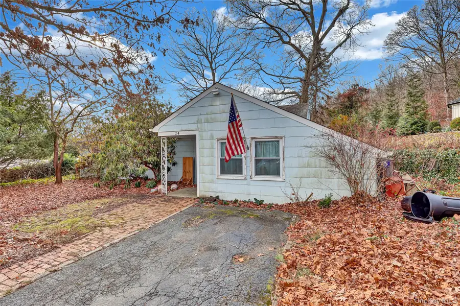 24 Piermont Court, Melville, NY 11747 - Image #3