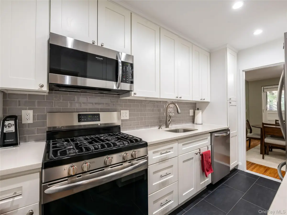 25 Park Place #2C, Great Neck, NY 11021 - Image #1