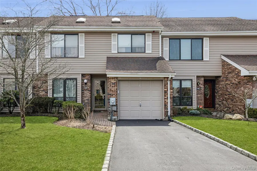 157 Hidden Ponds Circle, Smithtown, NY 11787 - #2