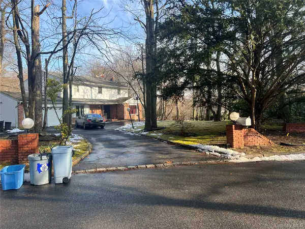 2 Herter Place, Dix Hills, NY 11746