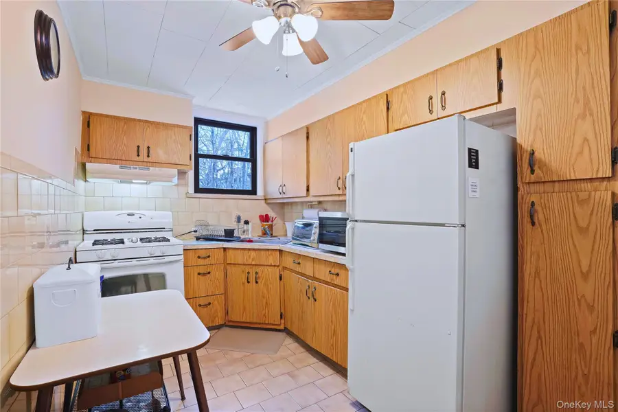 6161 62 Avenue, Middle Village, NY 11379 - Image #3