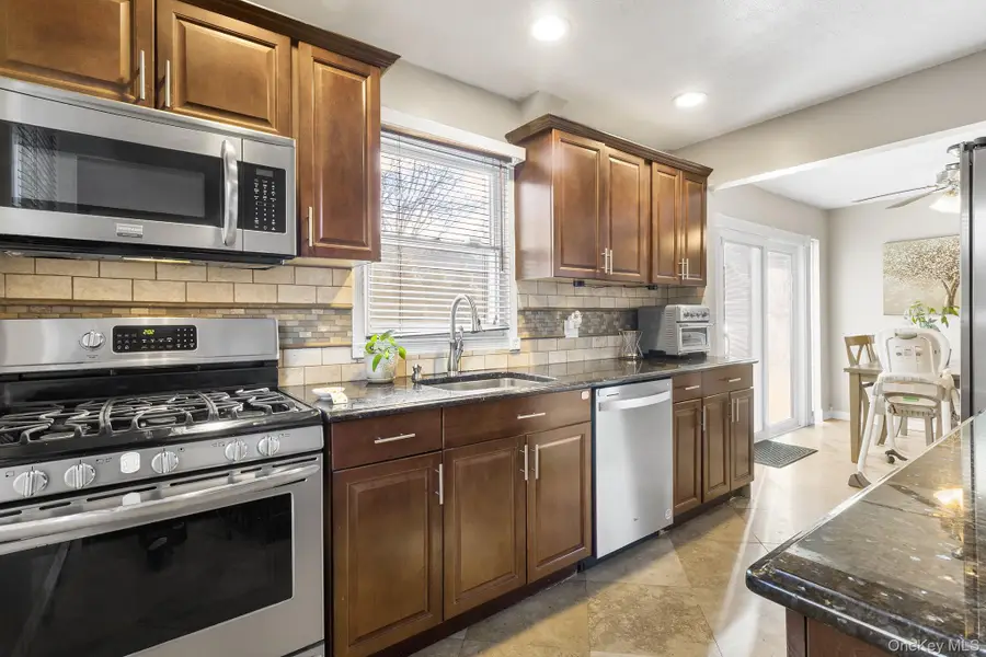 40 Frankie Lane, North Babylon, NY 11703 - Image #3