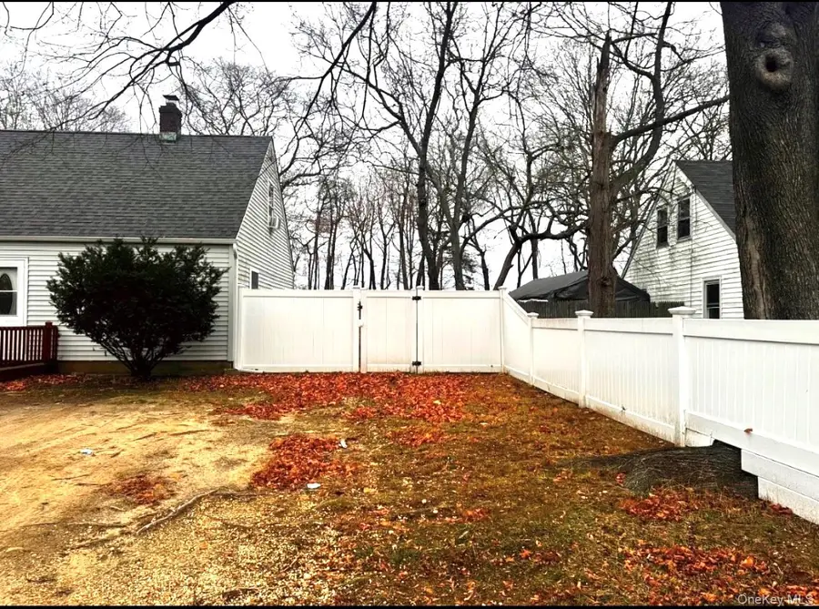 22 E Halley Lane, Central Islip, NY 11722 - Image #2