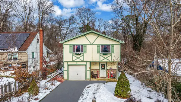 244 Lakeside Trail, Ridge, NY 11961