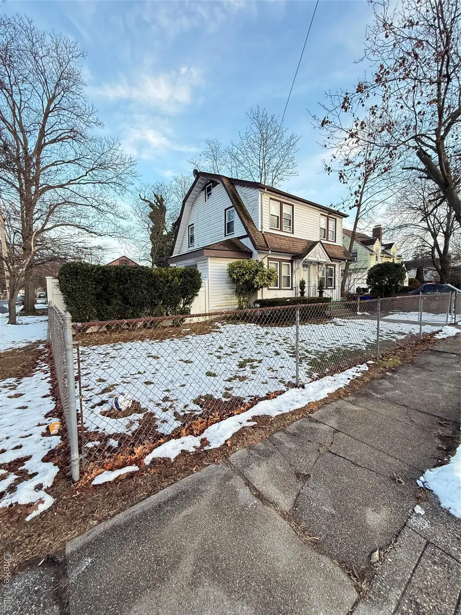 18 Hotchkiss Place, Freeport, NY 11520 - Image #3