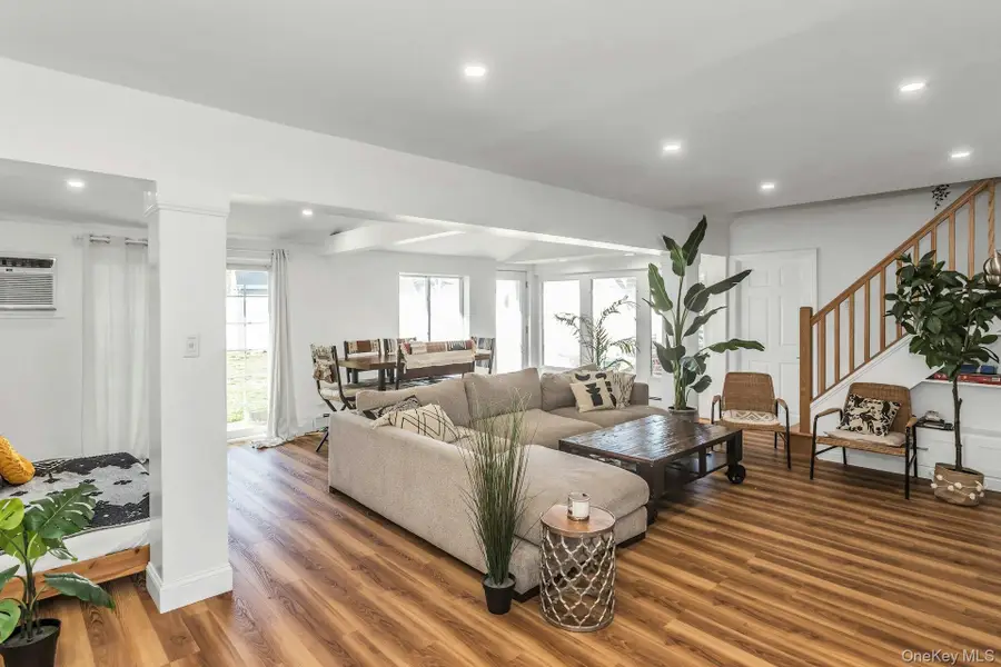 38 Fireplace Lane, Hicksville, NY 11801 - Image #3