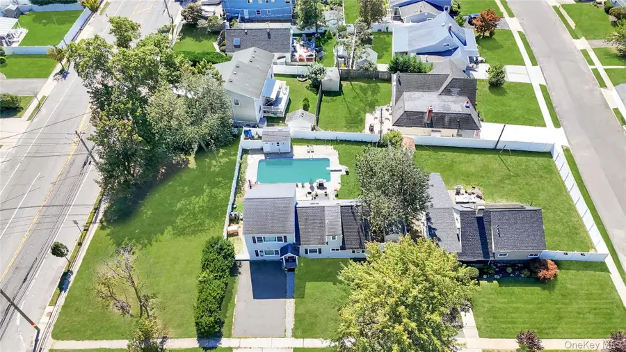 6 Regal Lane, Levittown, NY 11756 - Image #2