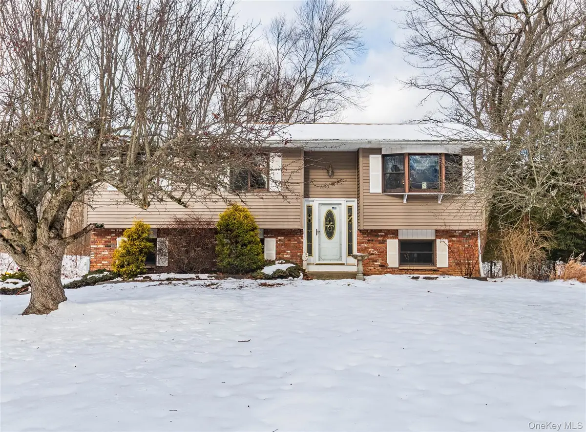 32 Elizabeth Drive, Hopewell Junction, NY 12533 - Image #1