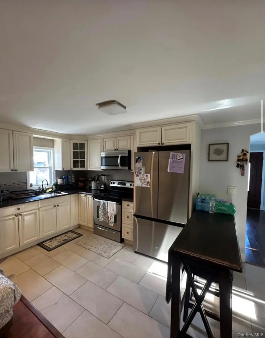 10 Elm Avenue, Bay Shore, NY 11706 - Image #3