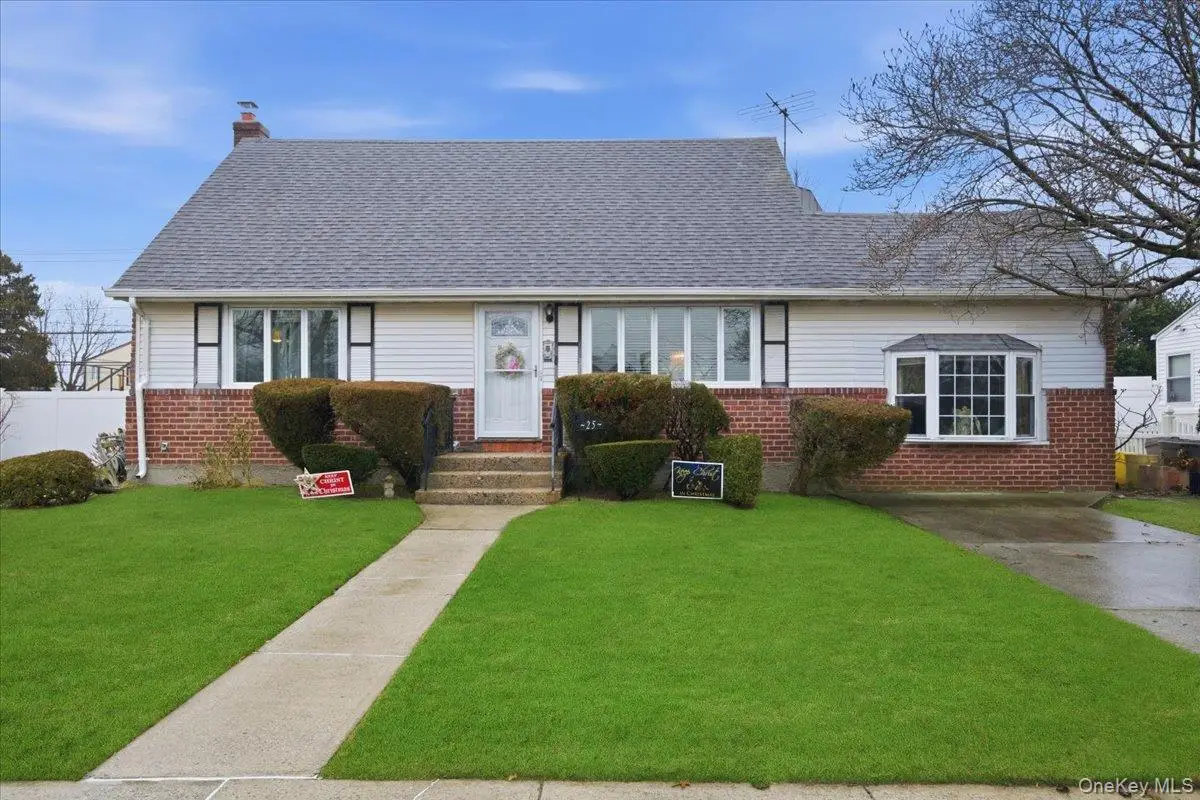 25 Lois Lane, Farmingdale, NY 11735 - Image #1