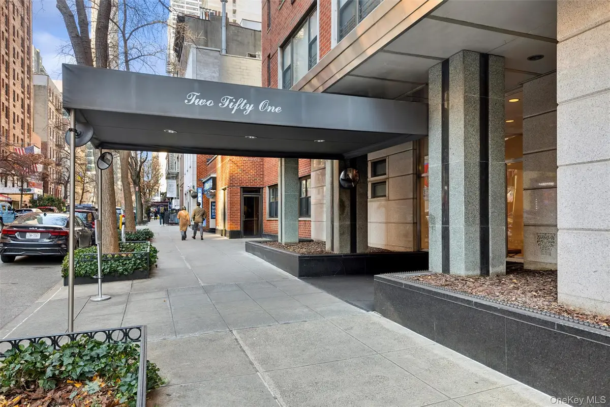 251 E 51st Street #15G, Manhattan, NY 10022 - Image #1