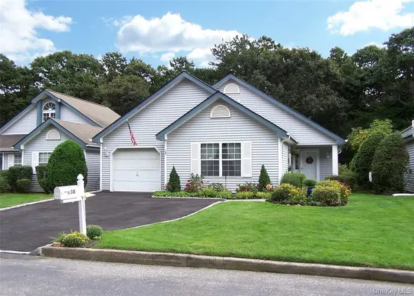 38 Huntingdale Way, Middle Island, NY 11953