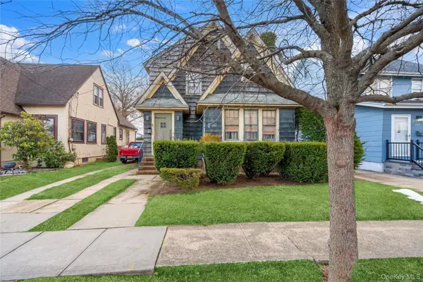 114 Buckingham Place, Lynbrook, NY 11563