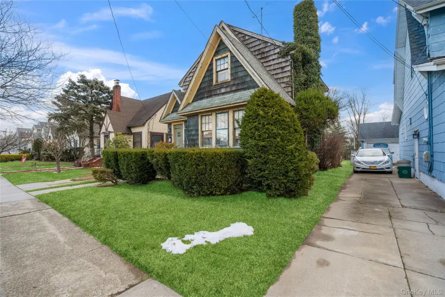 114 Buckingham Place, Lynbrook, NY 11563 - Image #3