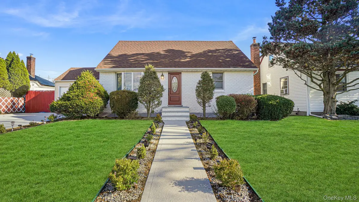 21 Linden Boulevard, Hicksville, NY 11801 - Image #1