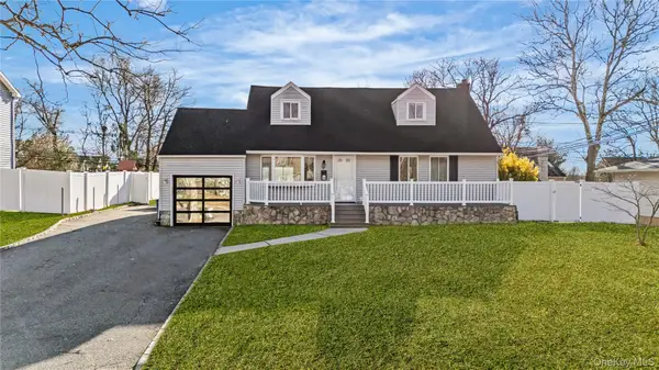 28 Ellen Place, Kings Park, NY 11754