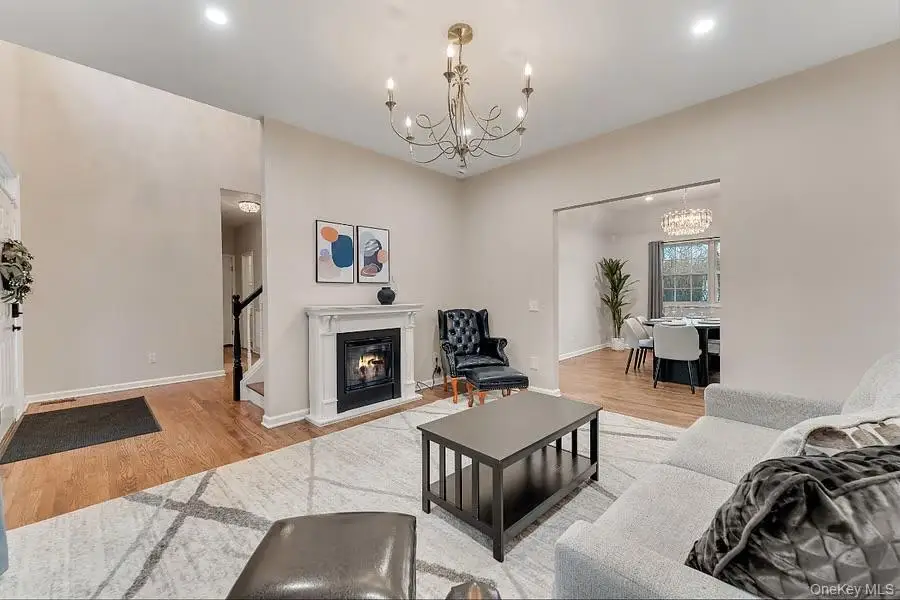 33 E Potter Lane Ne, Halesite, NY 11743 - Image #2