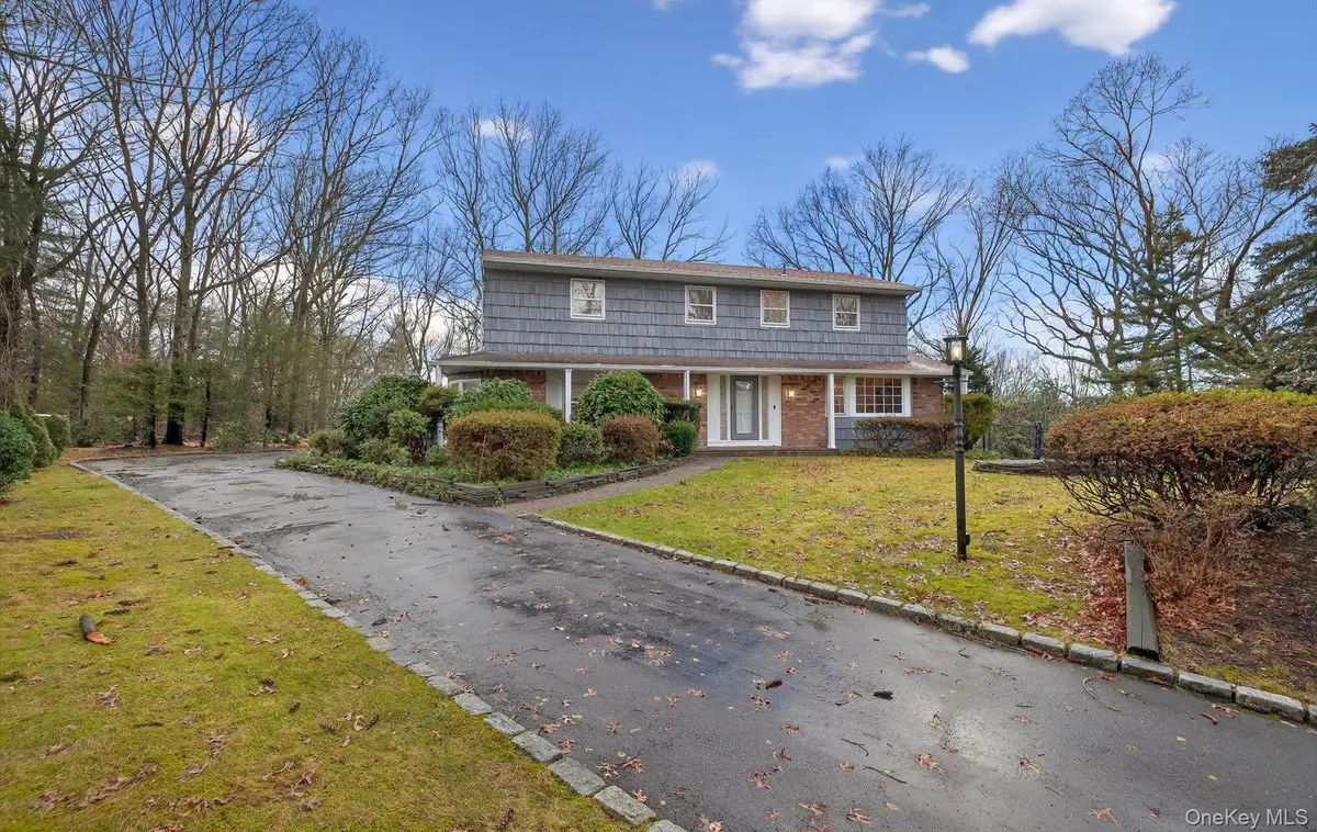 4 Penn Court, Dix Hills, NY 11746 - Image #1
