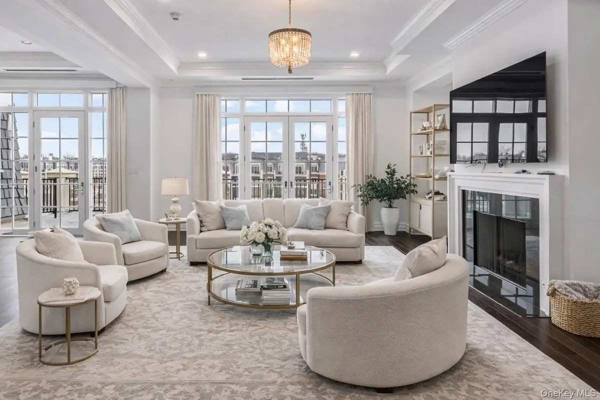 3000 Royal Court #3308, North Hills, NY 11040 - #1