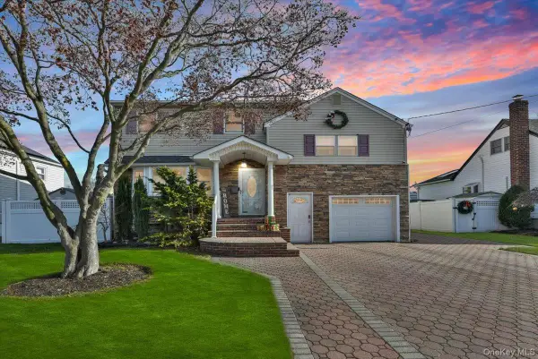 359 Park Lane, Massapequa Park, NY 11762