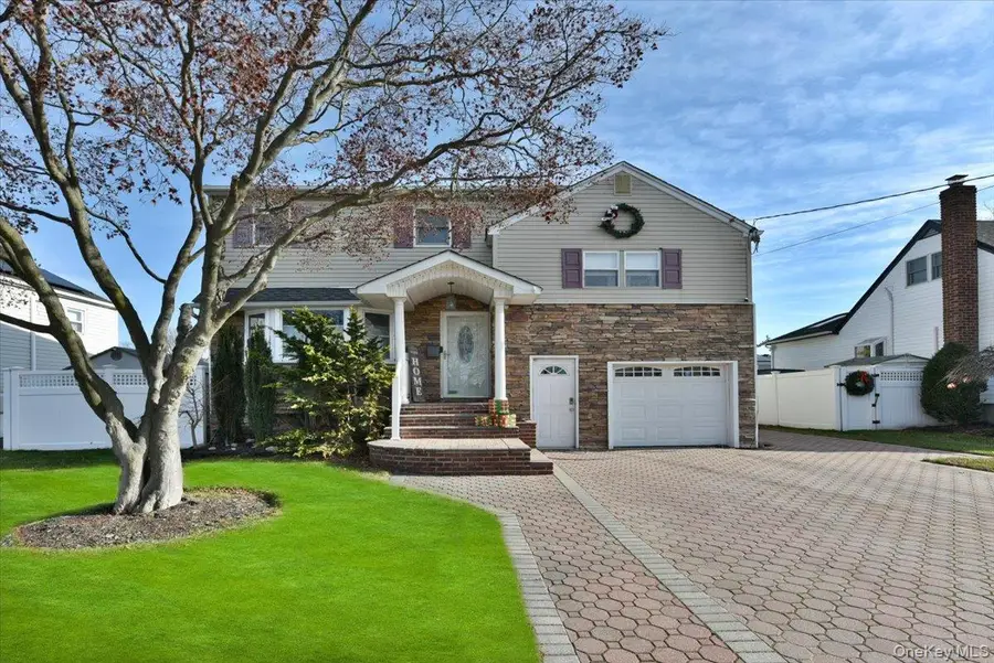 359 Park Lane, Massapequa Park, NY 11762 - Image #2