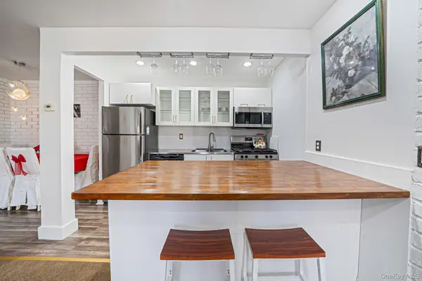 460 Old Town Road #5L, Port Jefferson Station, NY 11776