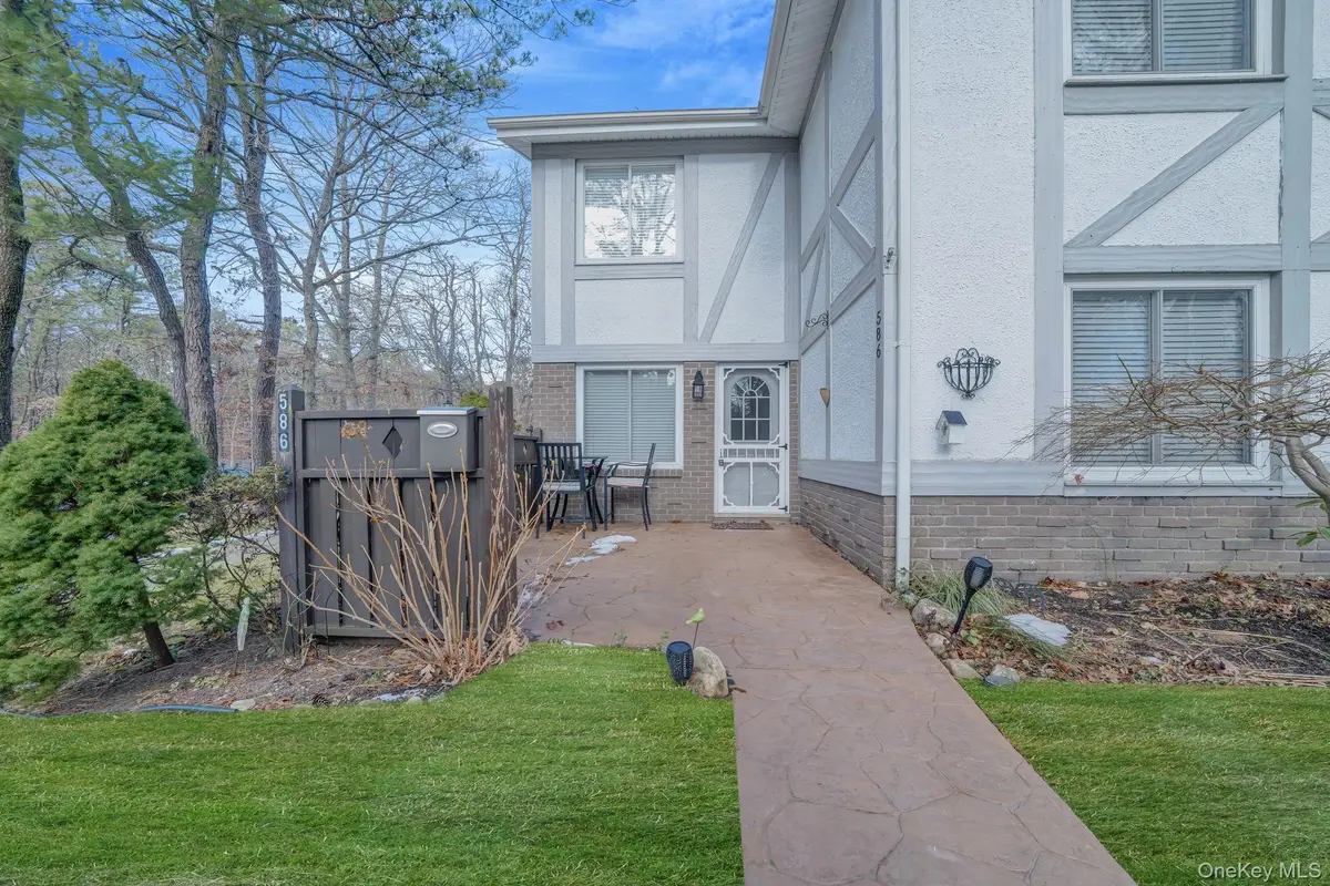 586 Blue Ridge Drive, Medford, NY 11763 - Image #1